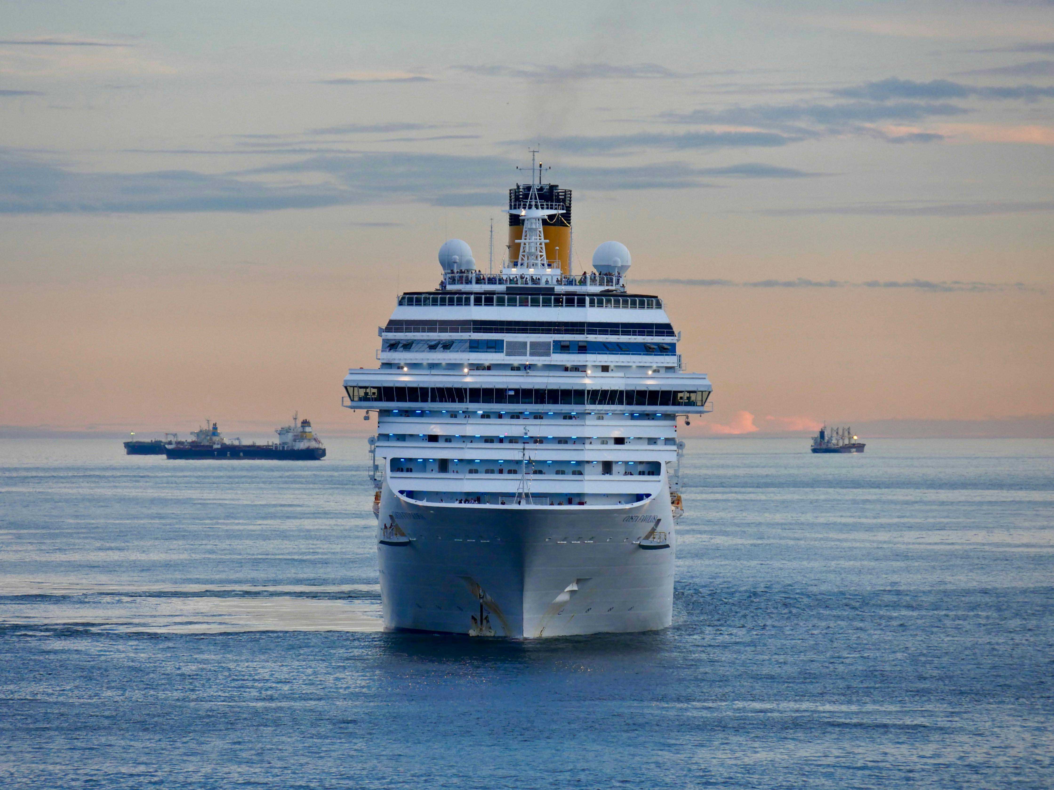 Cruise Liner & Yacht Handling